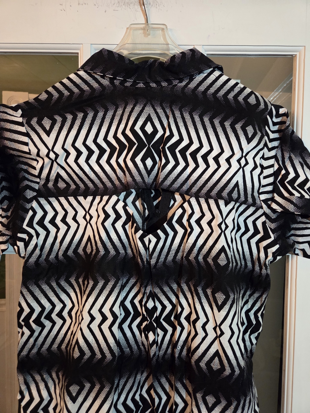 Ray Darten Black & White Geometric Maxi Shirt Dress With Keyhole Back - Size XL - Picture 9 of 9